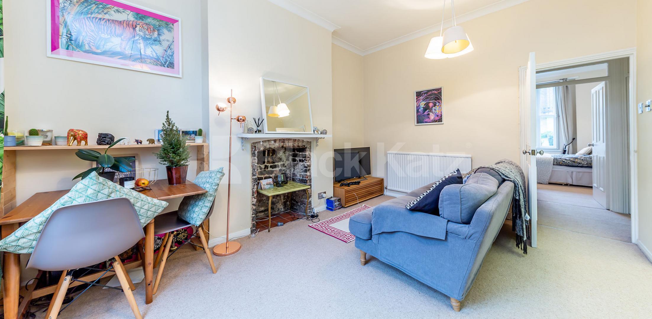 Contemporary cosy one bed in the heart of primrose hill mins to tube & shops Gloucester Avenue, Primrose Hill / Regents Park